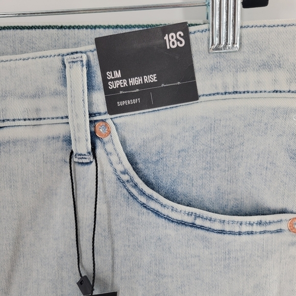 EXPRESS Slim Super High Rise Light Wash women's Jeans 18S New Ankle - Picture 2 of 5